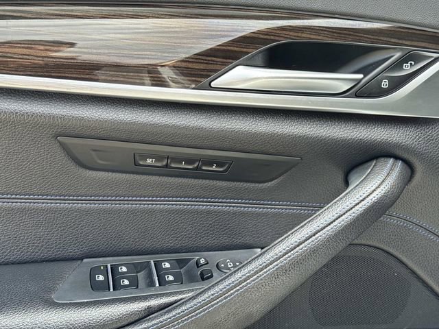 Used 2018 BMW 530e xDrive w/ M Sport Package 2 AWD/4WD image 18