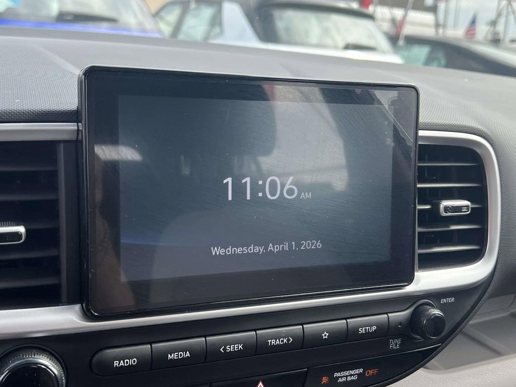 Certified 2025 Hyundai Venue SEL image 28