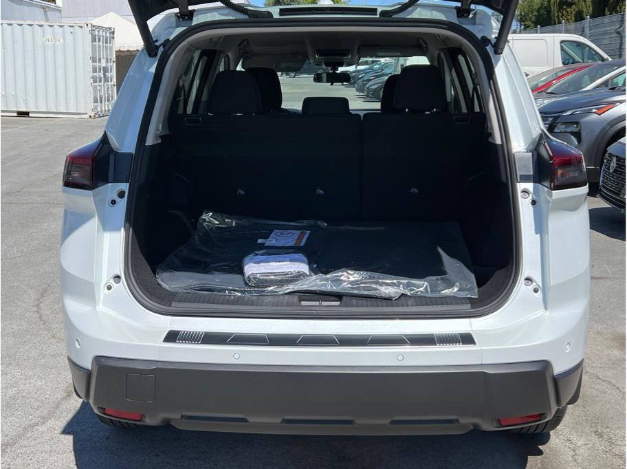 Used 2025 Nissan Rogue SV image 5