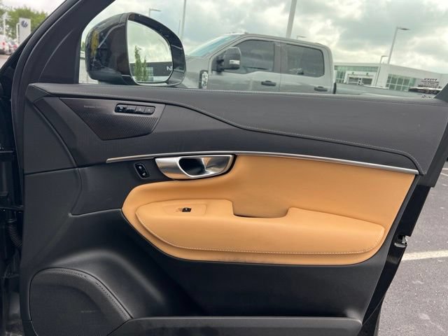 Used 2024 Volvo XC90 B6 Ultimate w/ Protection Package Premier AWD/4WD image 36