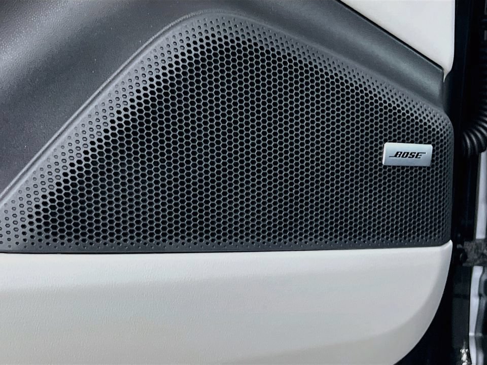 New 2026 Porsche Macan Turbo Electric AWD/4WD image 21
