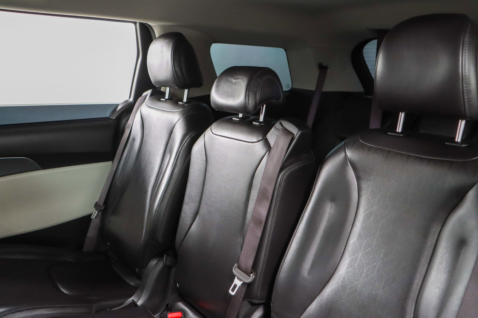 Used 2024 Kia Carnival LX image 24