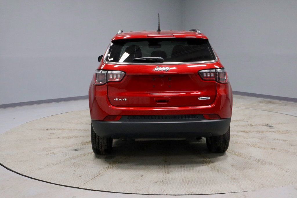 Used 2025 Jeep Compass Latitude image 10