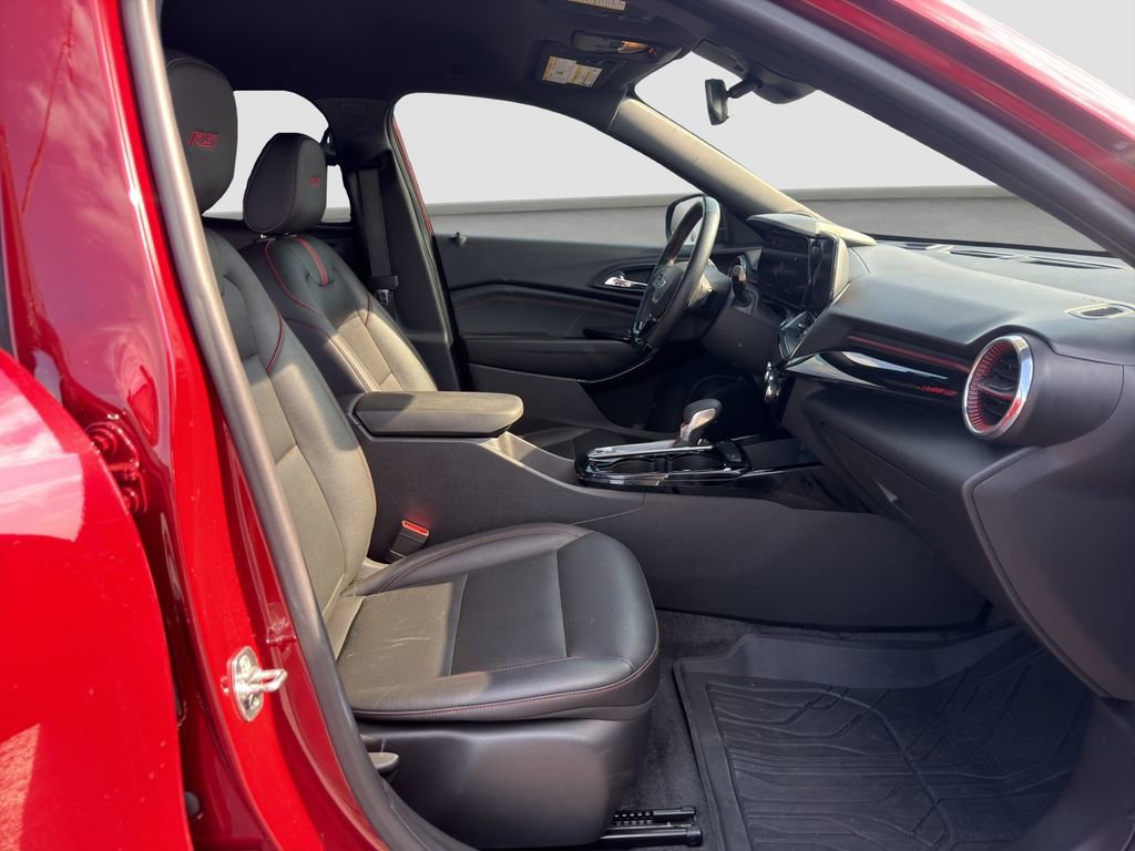 Used 2025 Chevrolet Trax RS w/ Driver Confidence Package image 18