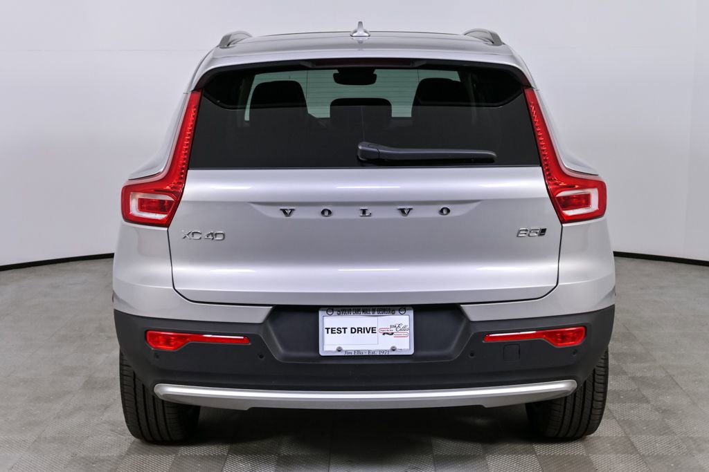Certified 2025 Volvo XC40 B5 Plus image 27