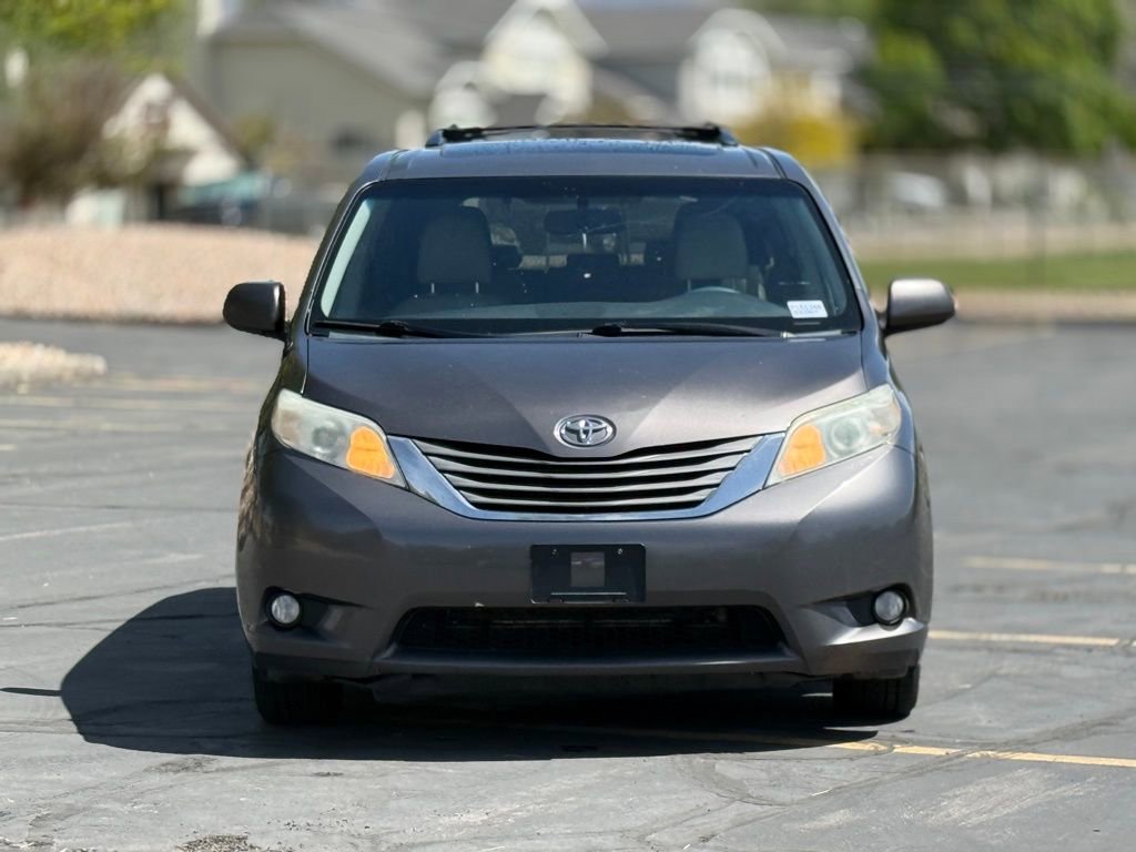 Used 2013 Toyota Sienna XLE AWD/4WD image 2