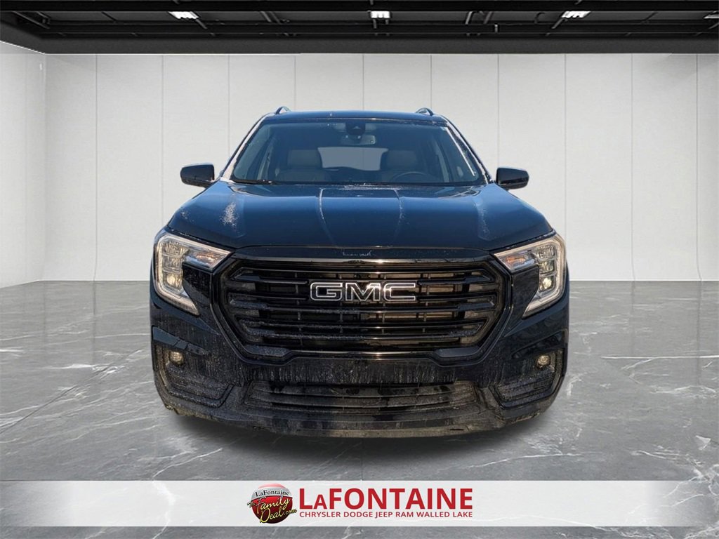 Used 2023 GMC Terrain SLT w/ Elevation Edition image 8