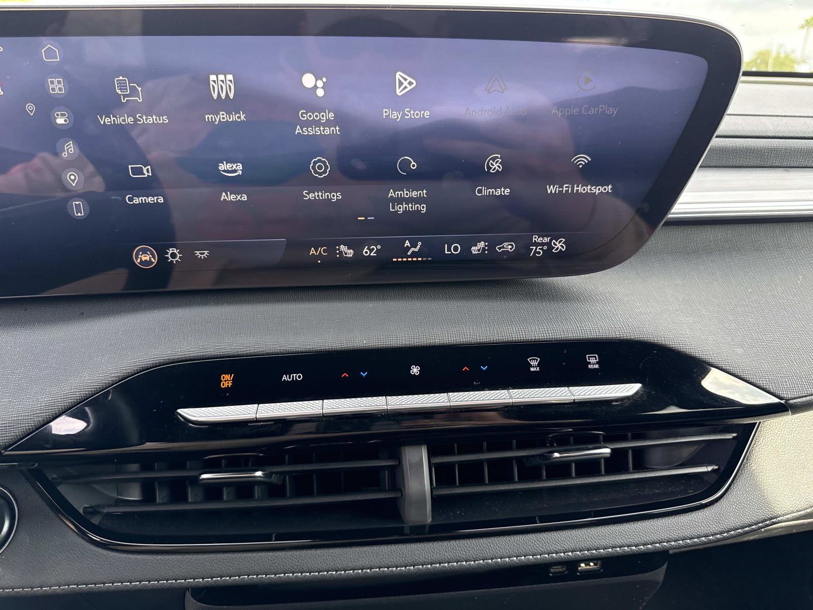 Used 2025 Buick Enclave Preferred image 27