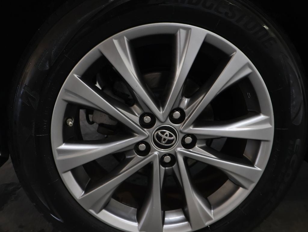 Used 2017 Toyota RAV4 Limited image 32