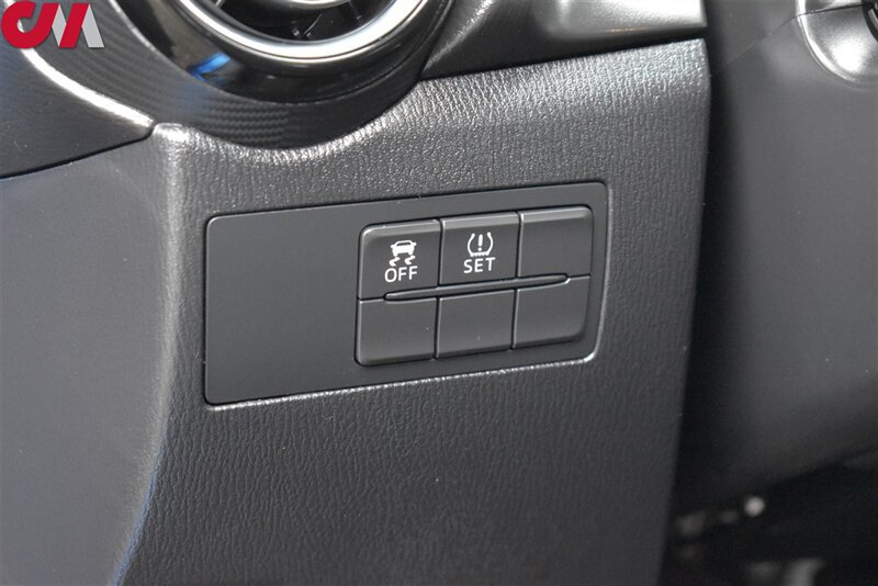 Used 2019 Toyota Yaris XLE FWD image 16