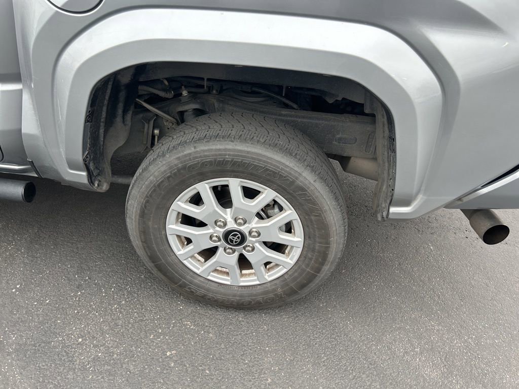 Used 2024 Toyota Tacoma SR5 w/ SR5 Upgrade Package image 17