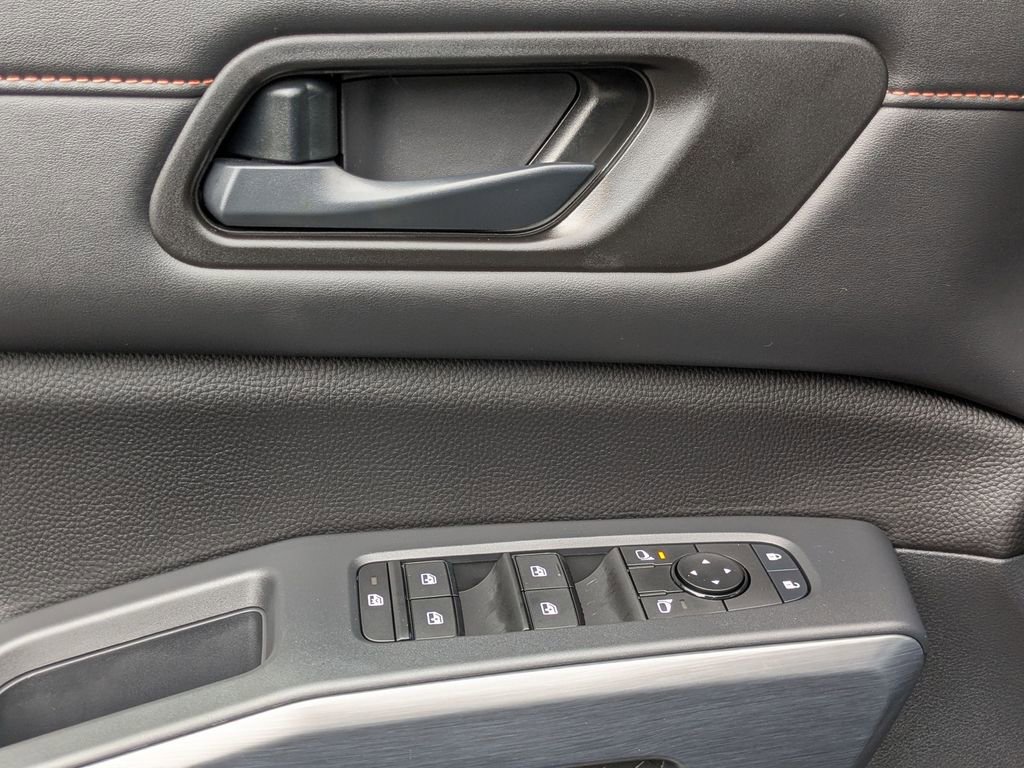 New 2025 Nissan Pathfinder Rock Creek image 12