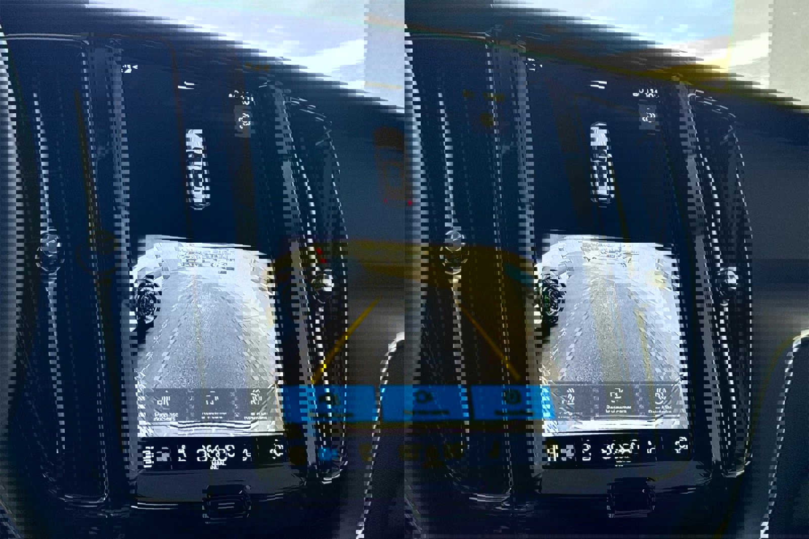 Used 2025 Volvo XC60 B5 Core w/ Protection Package Premier image 20