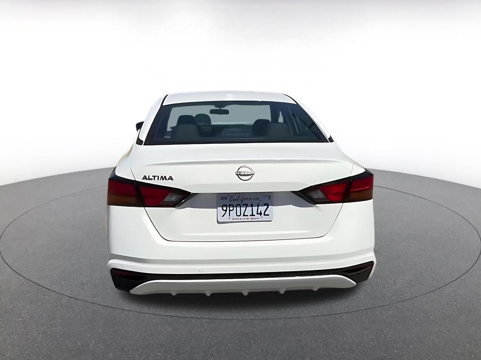 Used 2025 Nissan Altima 2.5 SV FWD image 11
