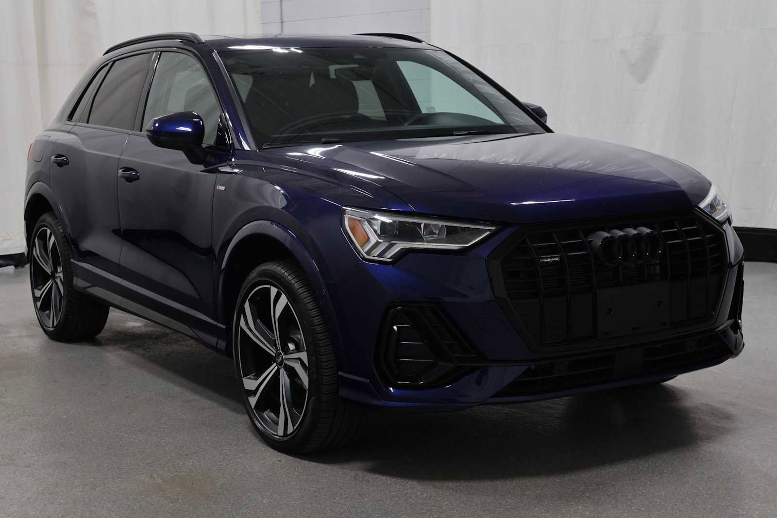 Used 2023 Audi Q3 2.0T Premium Plus w/ Premium Plus Package AWD/4WD image 13