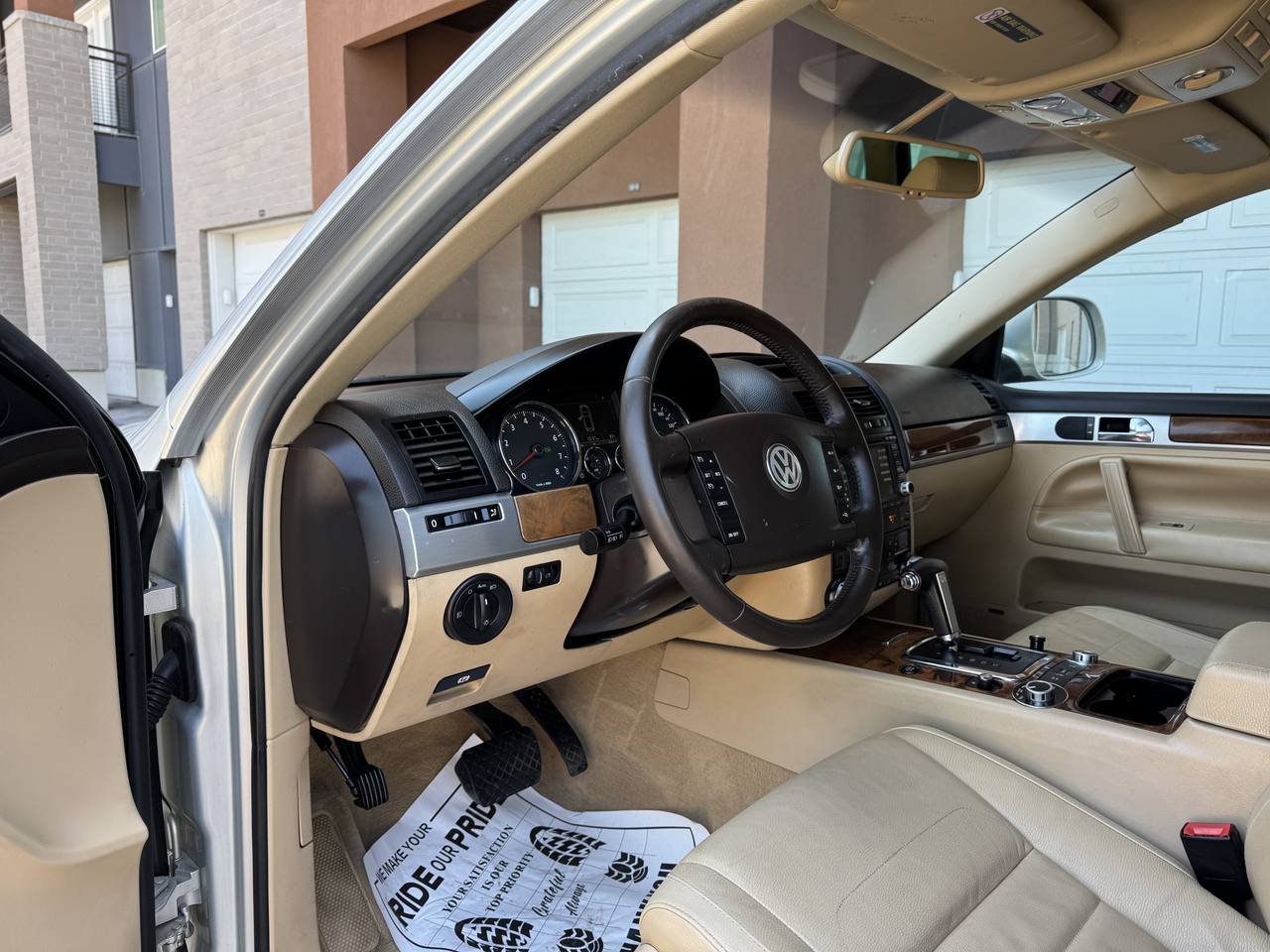 Used 2008 Volkswagen Touareg V6 AWD/4WD image 12