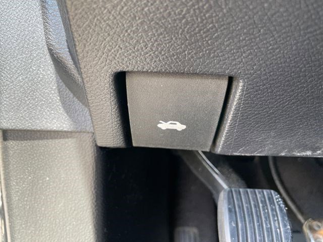 Used 2016 Dodge Challenger R/T Scat Pack w/ Leather Interior Group RWD image 33