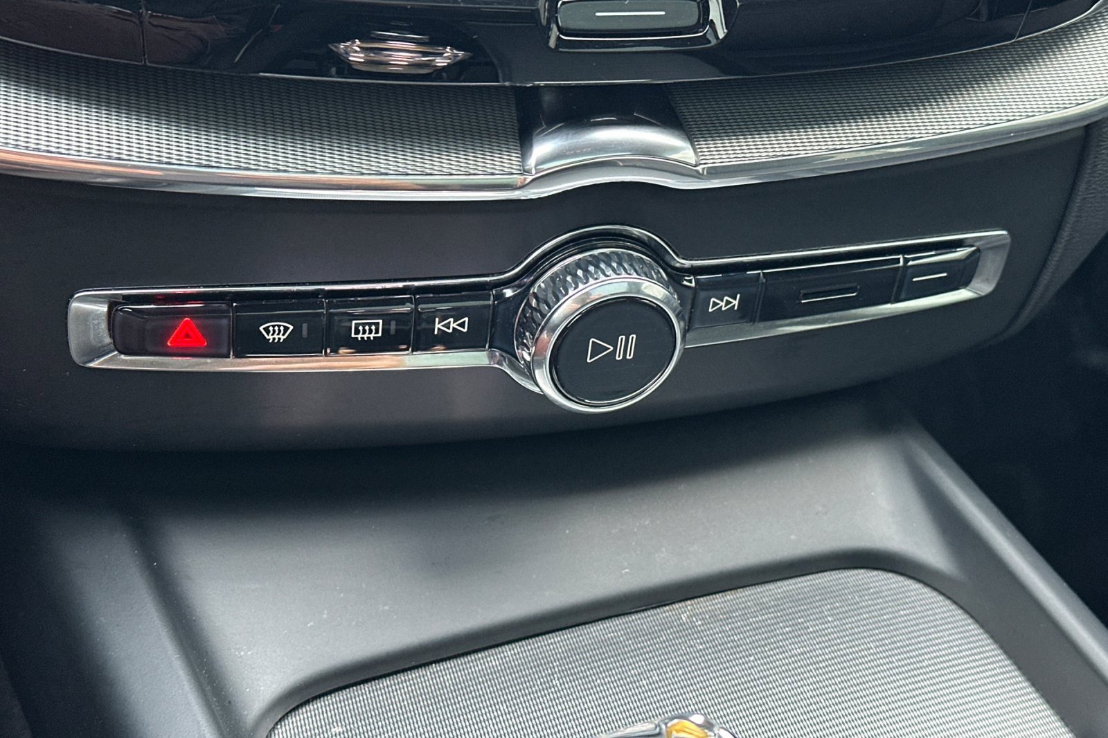 Certified 2023 Volvo XC60 T8 Ultimate image 24