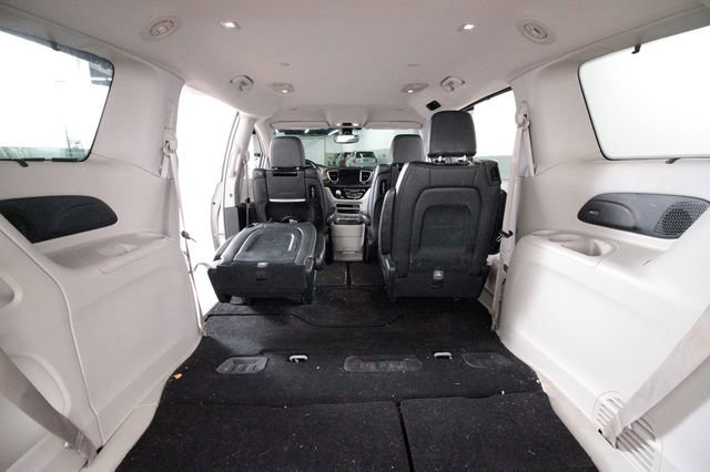 Used 2017 Chrysler Pacifica Touring-L Plus image 30