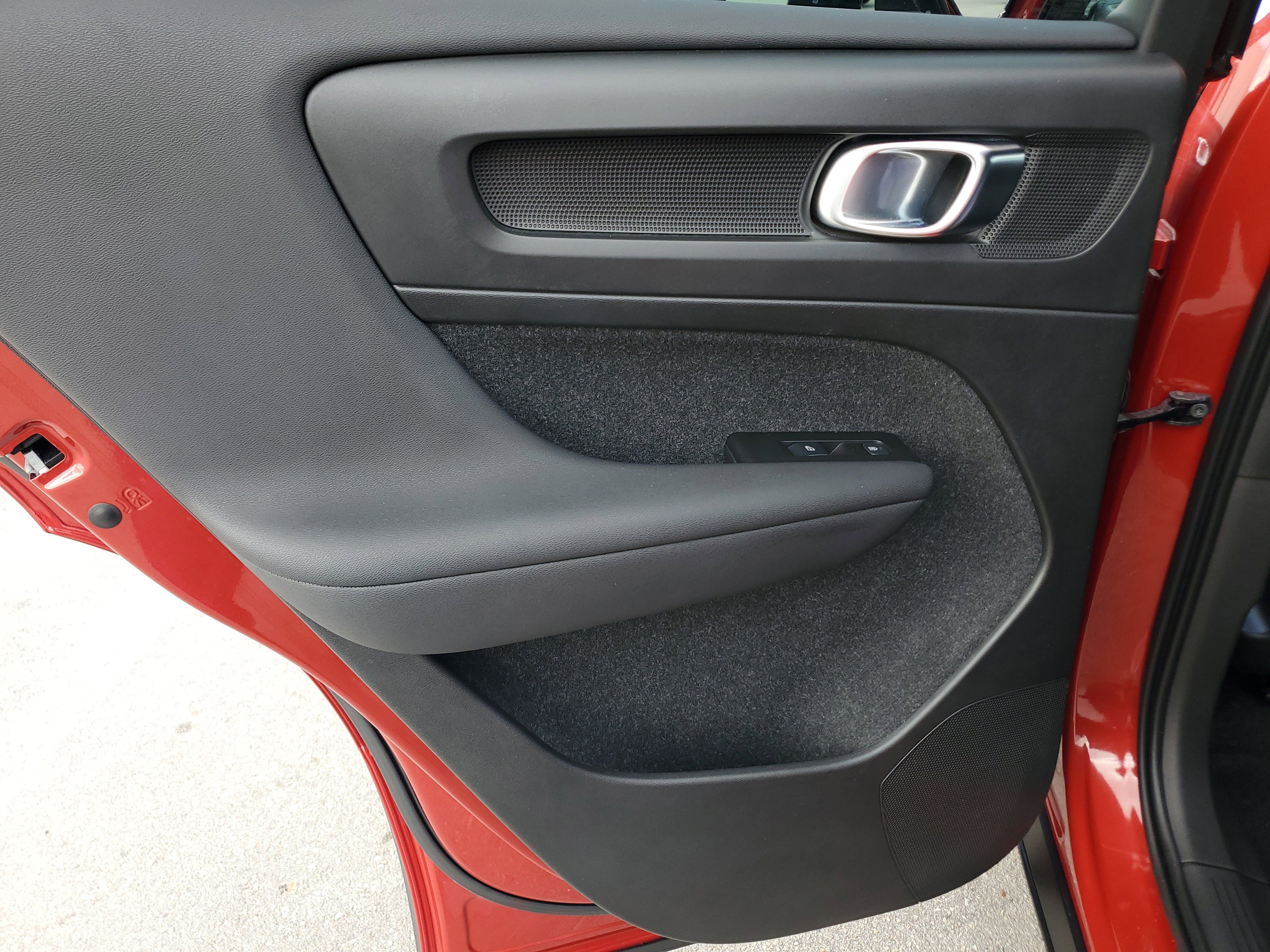 Used 2021 Volvo XC40 P8 Recharge w/ Advanced Package image 28