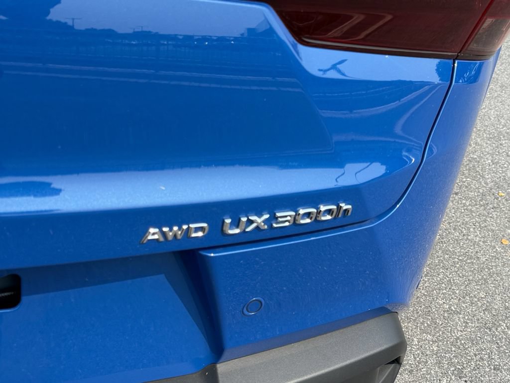 Used 2025 Lexus UX 300h AWD w/ Accessory Package (Z1) image 28