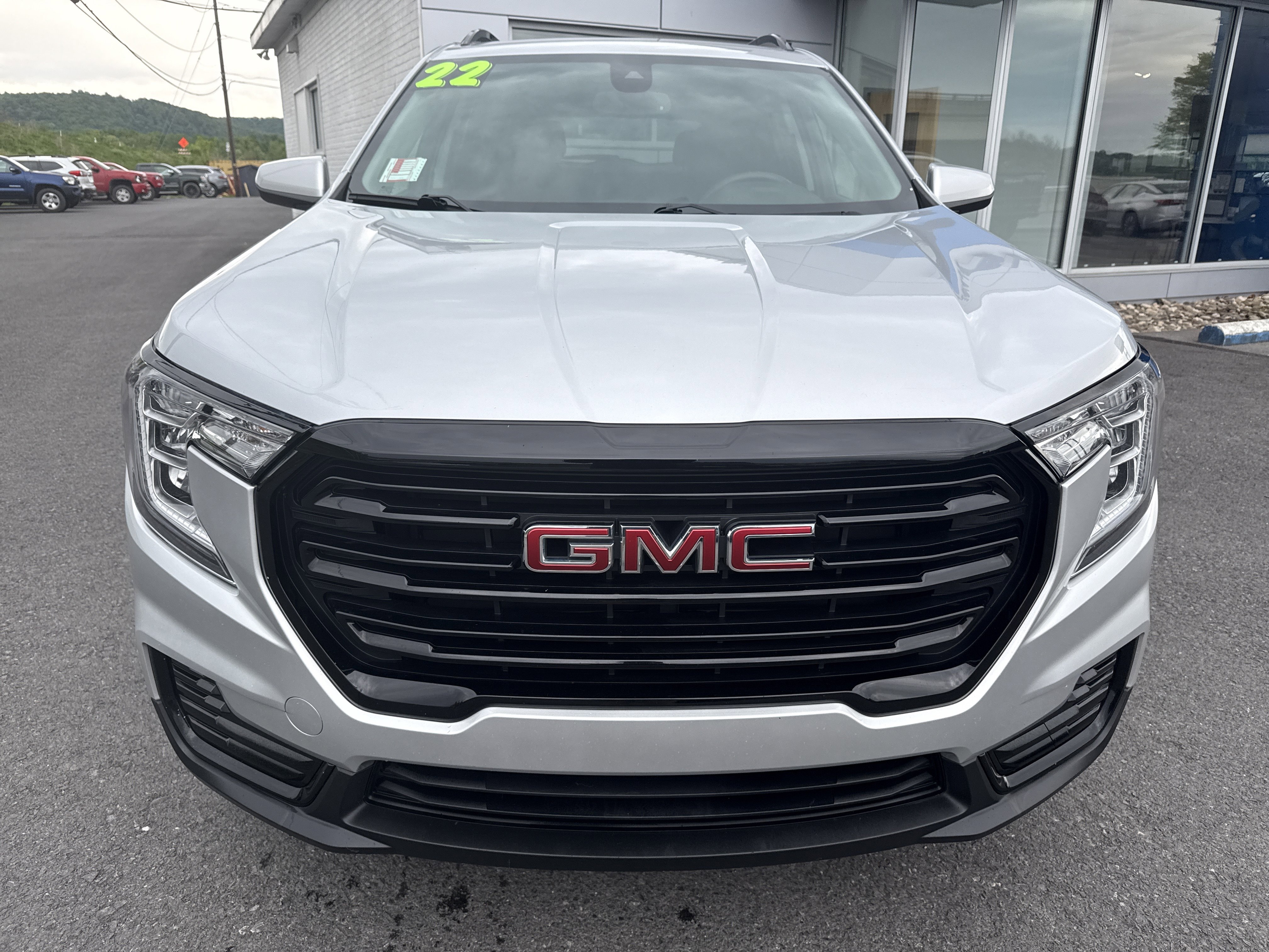 Used 2022 GMC Terrain SLE w/ Driver Convenience Package AWD/4WD image 9