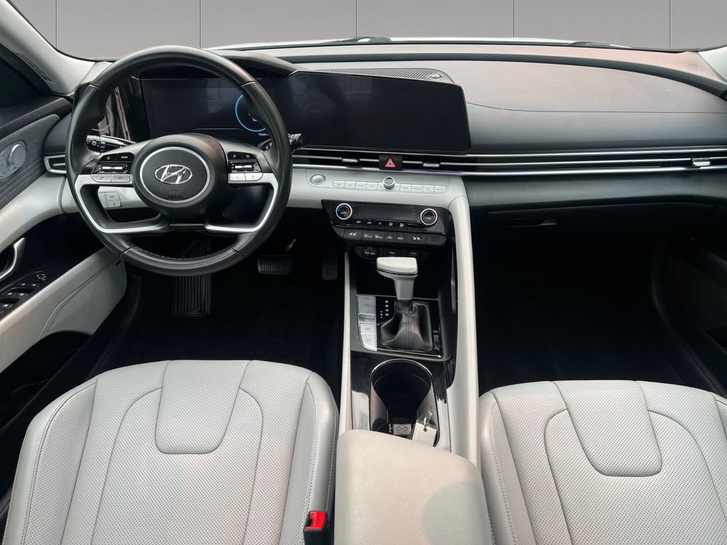 Used 2023 Hyundai Elantra Limited FWD image 12