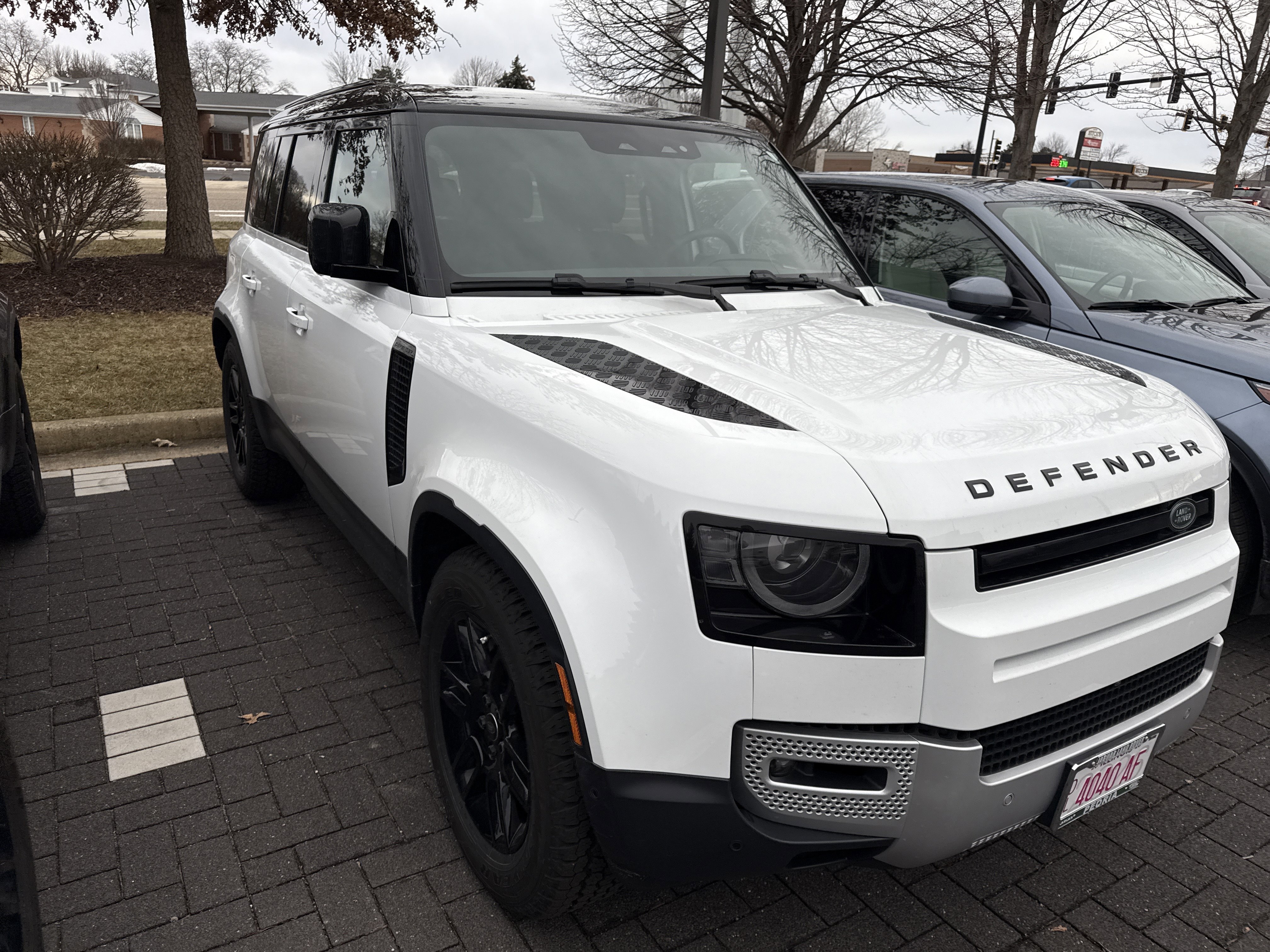 New 2025 Land Rover Defender 110 S image 5