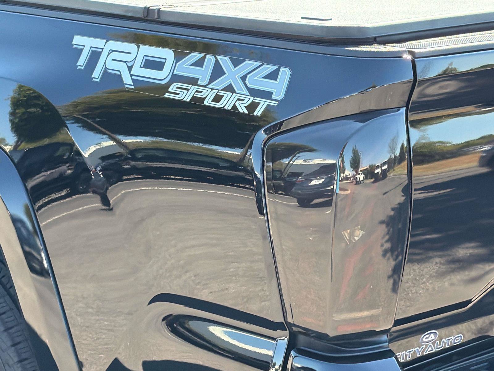 Used 2017 Toyota Tacoma TRD Sport w/ Tow Package (A/T) AWD/4WD image 13