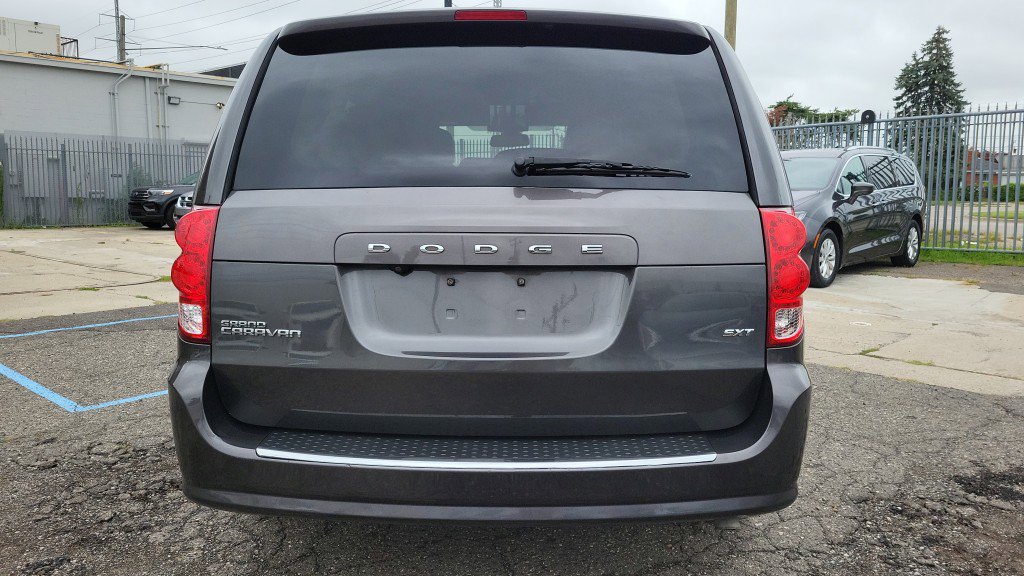 Used 2019 Dodge Grand Caravan SXT image 10