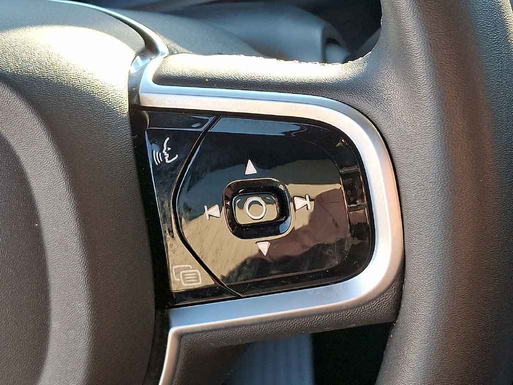 Certified 2025 Volvo XC90 B5 Core w/ Protection Package AWD/4WD image 24