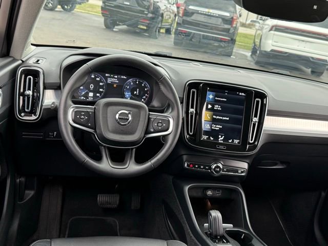 Used 2021 Volvo XC40 T5 Momentum image 5