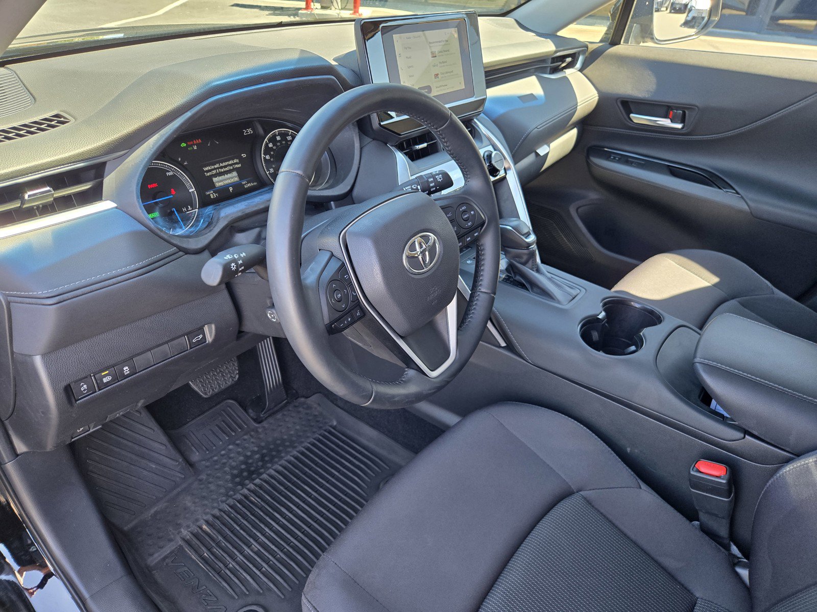Used 2023 Toyota Venza LE AWD/4WD image 11