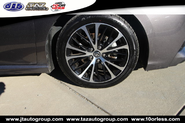 Used 2020 Toyota Camry SE FWD image 9