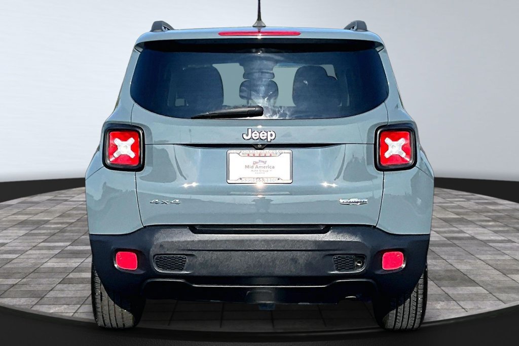 Used 2017 Jeep Renegade Latitude w/ Cold Weather Group AWD/4WD image 4