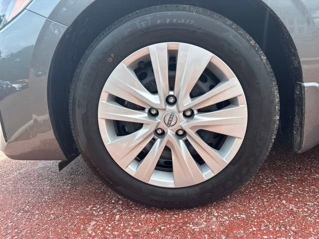 Used 2025 Nissan Sentra S image 27