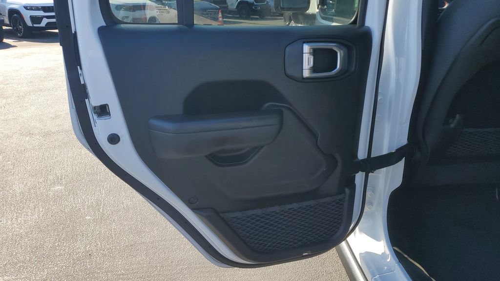 Used 2024 Jeep Wrangler Unlimited Rubicon AWD/4WD image 15