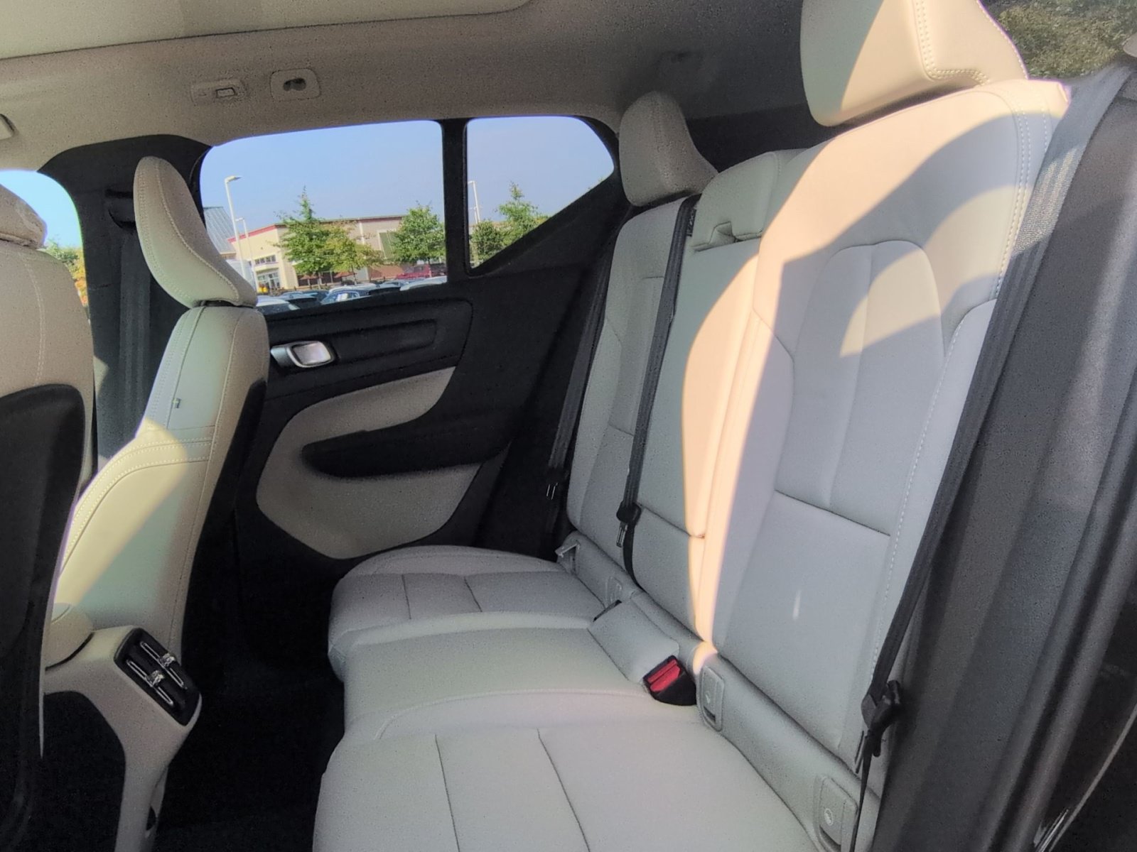 New 2026 Volvo XC40 B5 Ultra w/ Protection Package Premier AWD/4WD image 25