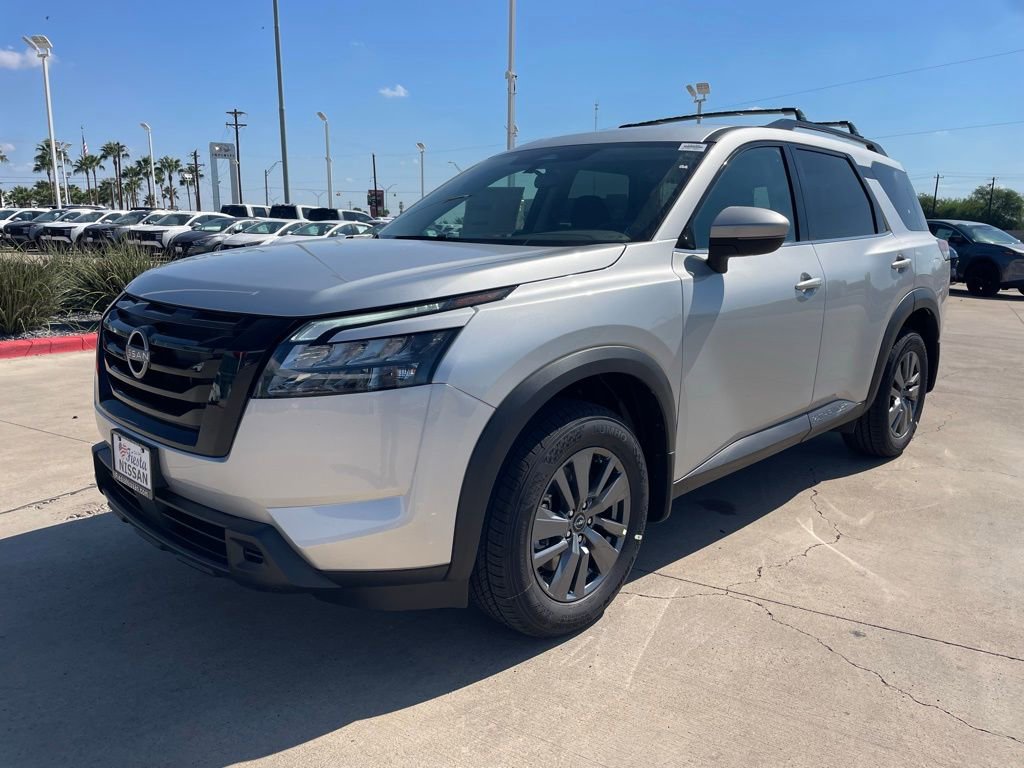 Used 2025 Nissan Pathfinder SV w/ Black Appearance Package FWD image 6