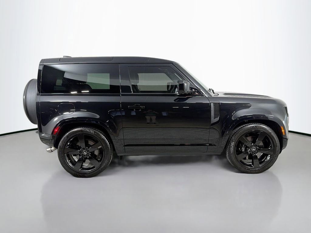 Certified 2025 Land Rover Defender 90 V8 AWD/4WD image 4