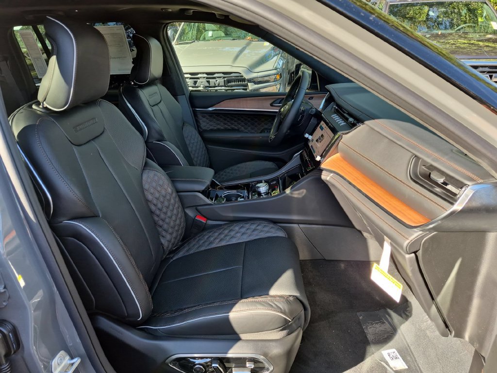 New 2027 Jeep Grand Cherokee Summit AWD/4WD image 16