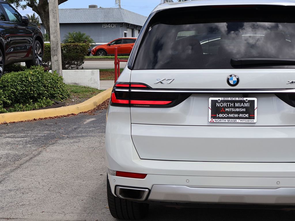 Used 2023 BMW X7 xDrive40i w/ Executive Package image 19