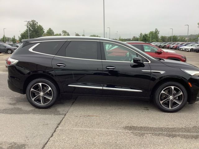Used 2022 Buick Enclave Essence w/ Sport Touring Edition image 4