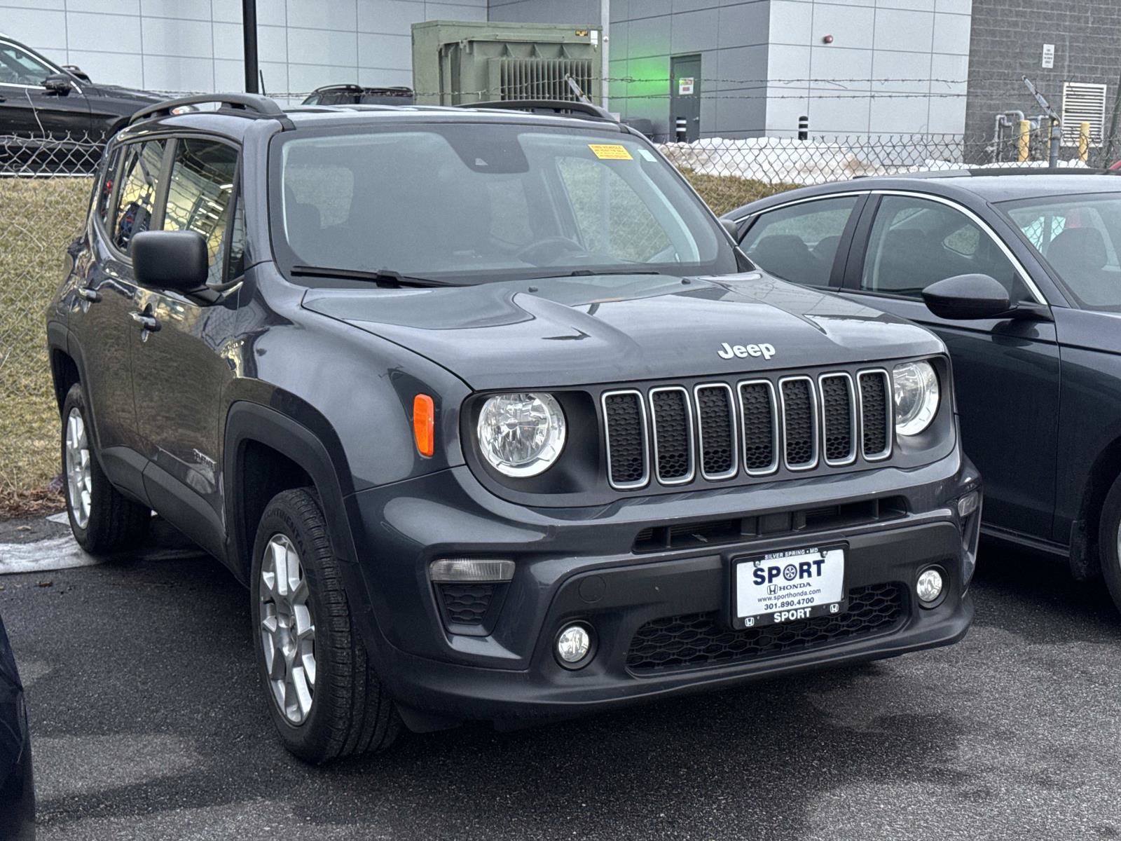 Used 2022 Jeep Renegade Latitude image 3
