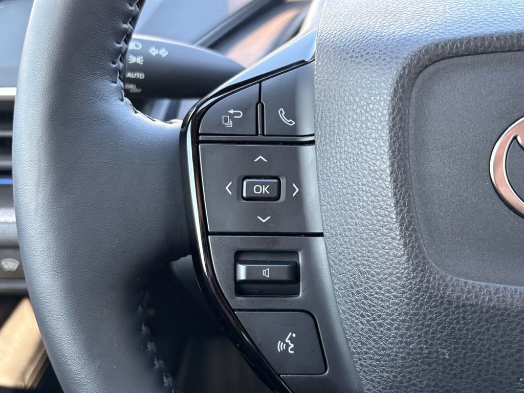 Used 2025 Toyota Prius XLE image 17