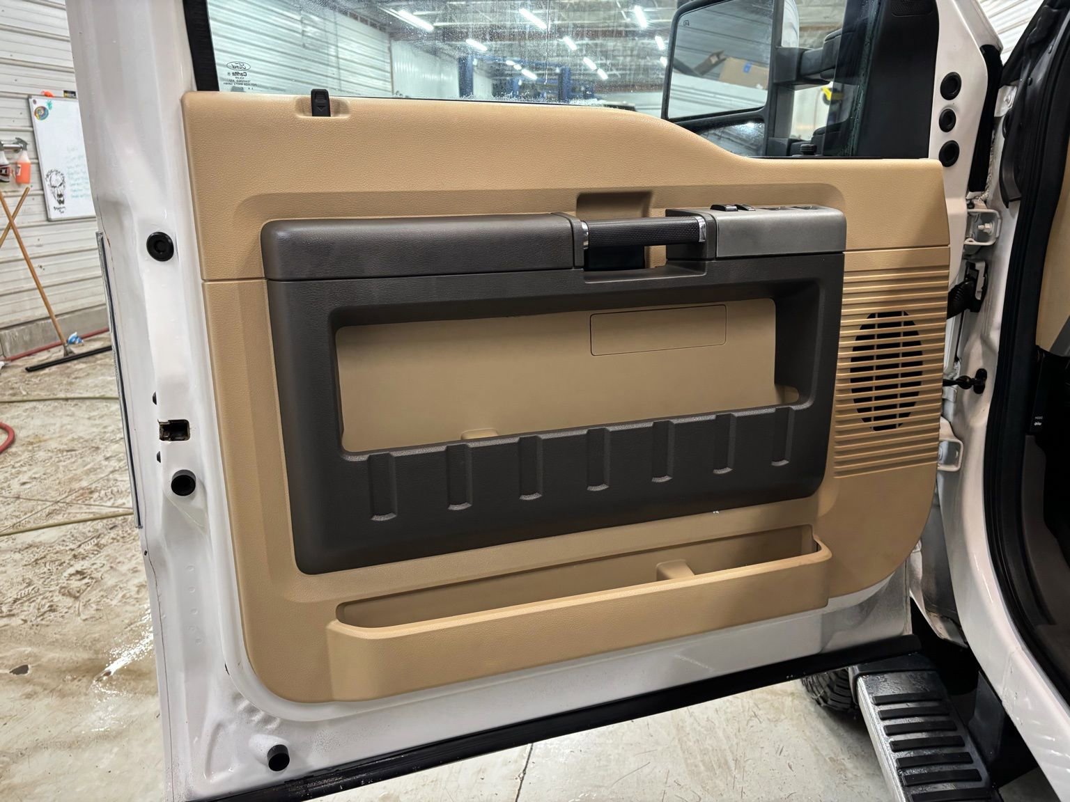 Used 2016 Ford F350 Lariat w/ Lariat Ultimate Package image 9