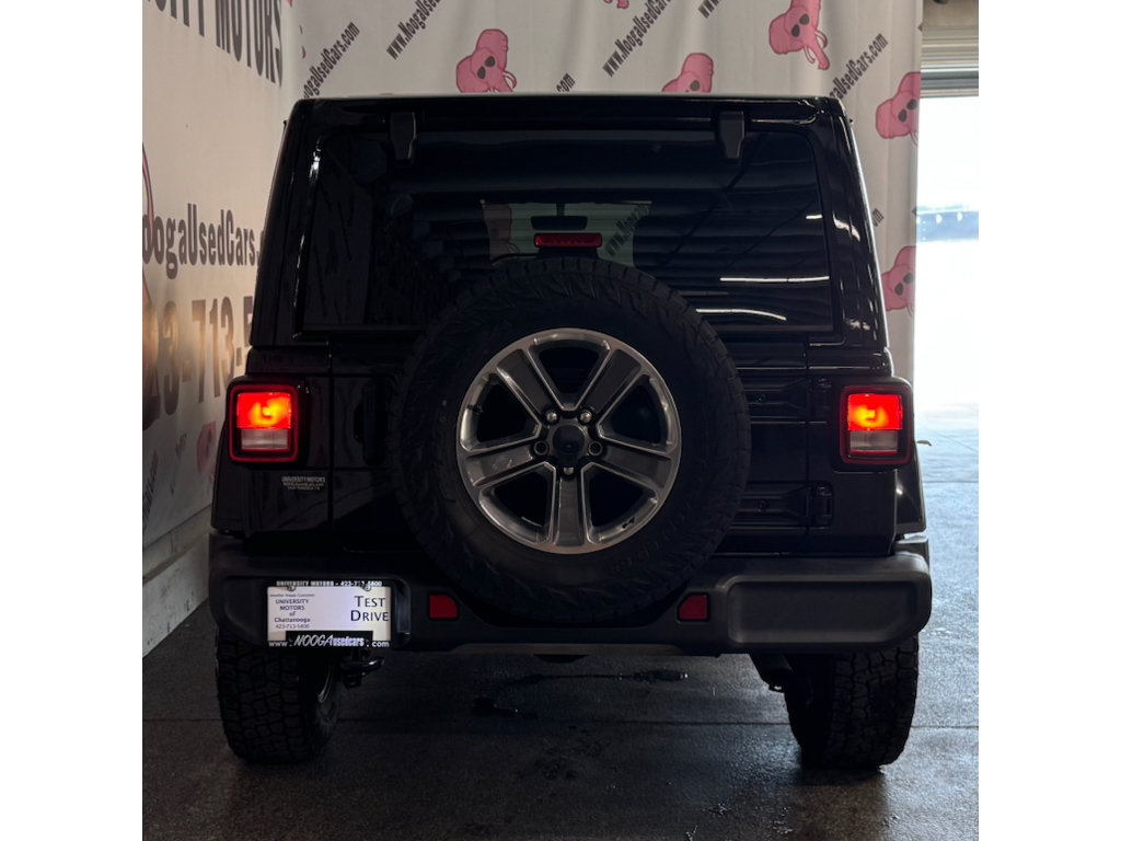 Used 2022 Jeep Wrangler Unlimited Sahara AWD/4WD image 11