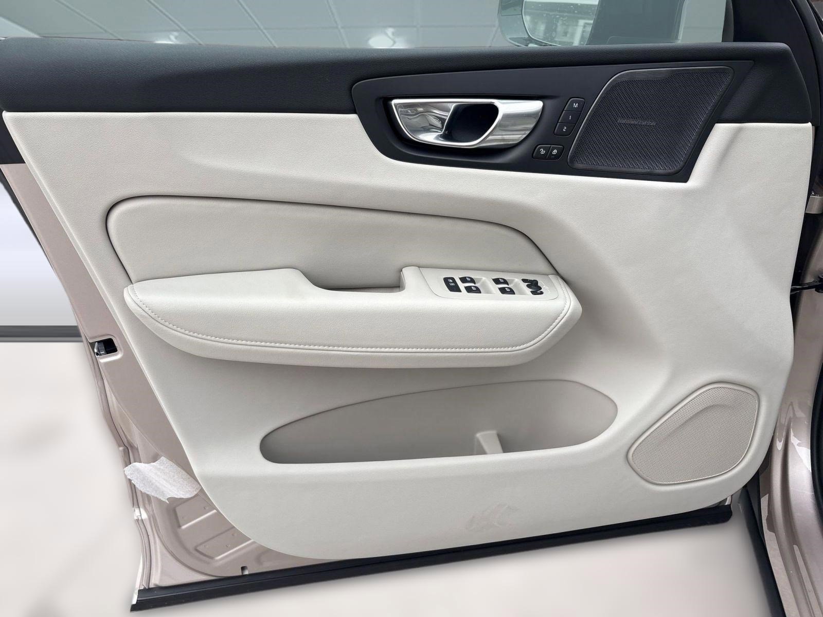 New 2026 Volvo XC60 B5 Ultra w/ Protection Package Premier image 20