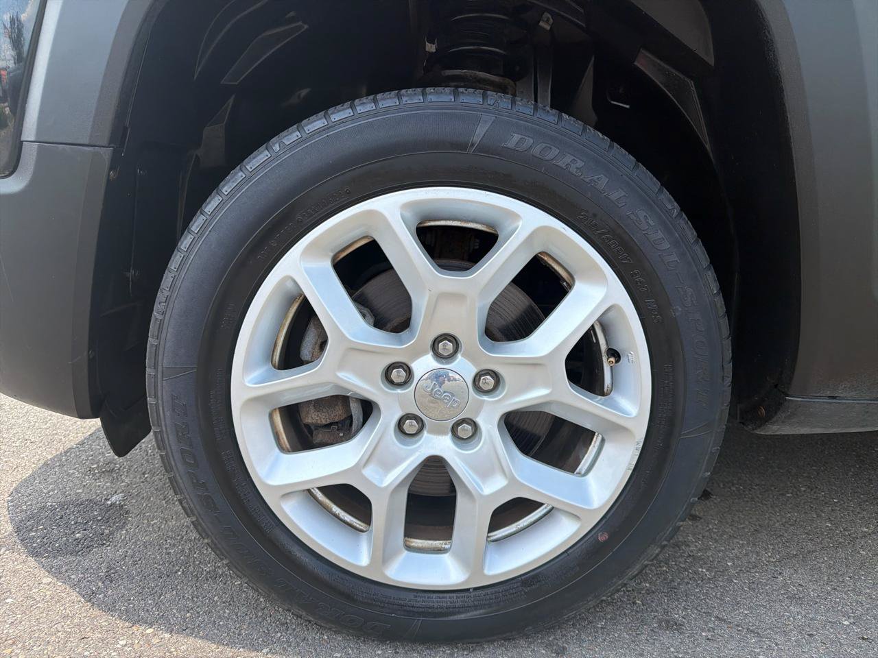 Used 2018 Jeep Renegade Latitude w/ Safety & Security Group AWD/4WD image 23