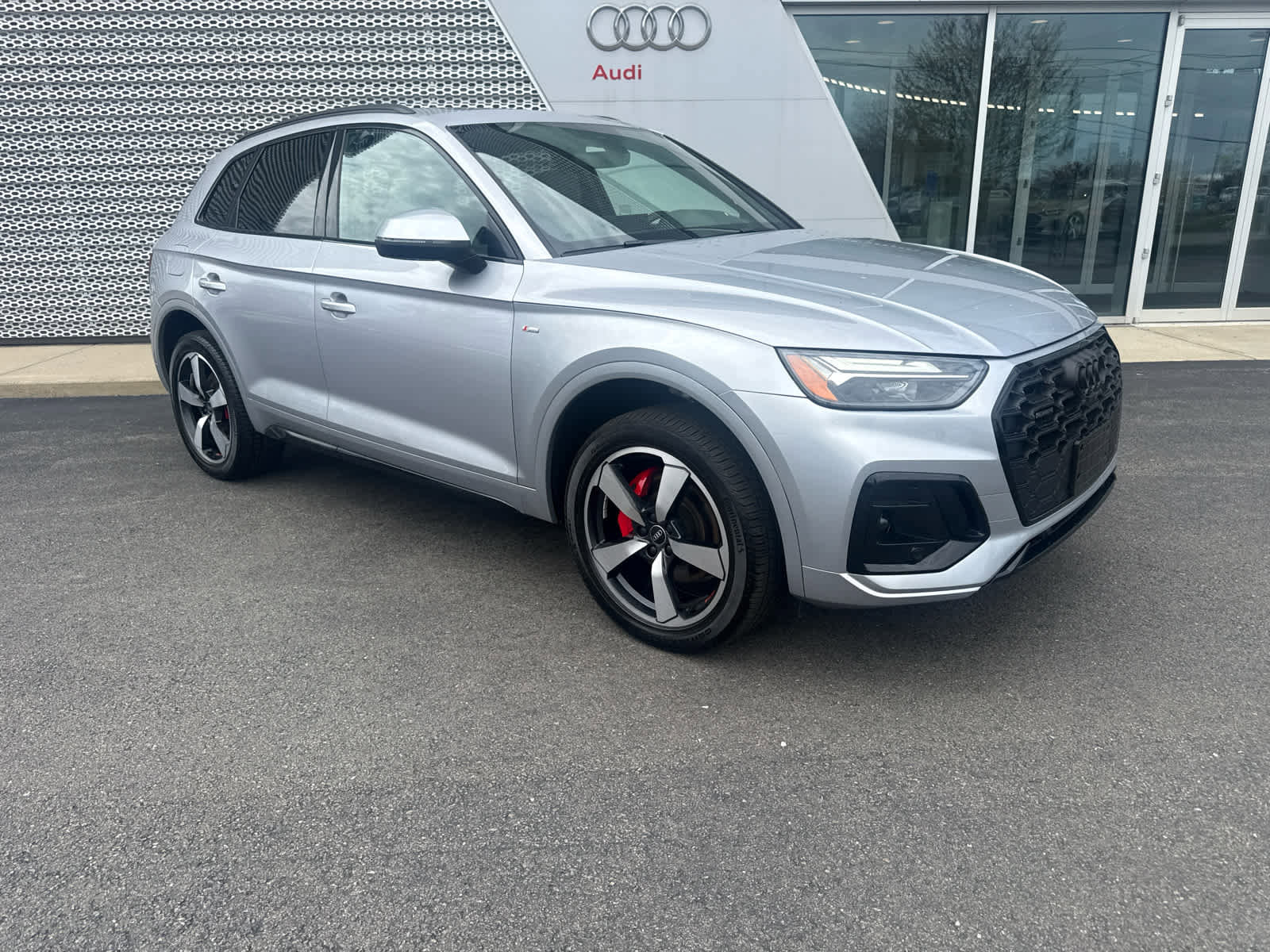Used 2024 Audi Q5 2.0T Premium Plus AWD/4WD image 2